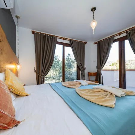 4 Bdr With Swimming Pool In Kayakoy *