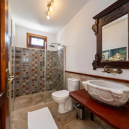 4 Bdr With Swimming Pool In Kayakoy *