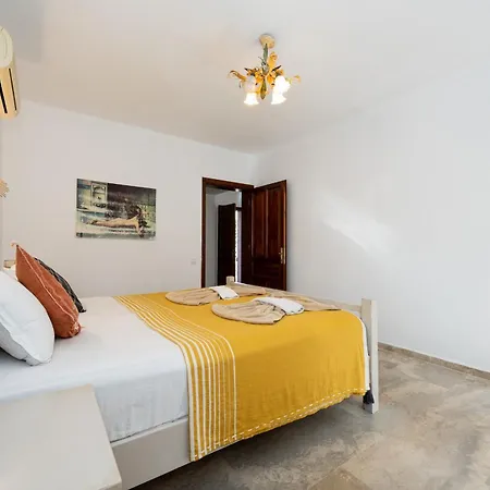 4 Bdr With Swimming Pool In Kayakoy Villa *